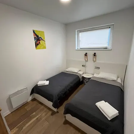 River House Apartment *